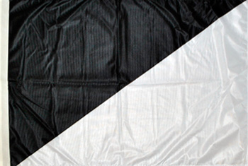 Flagge grau/weiß diagonal 60 x 90 cm