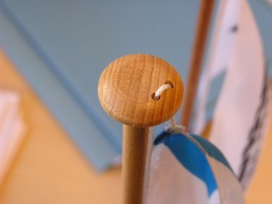 Tischflaggenständer Holz natur ca. 42 cm hoch