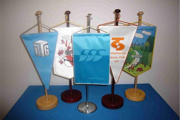 Logo Tischbanner fünfeckig, unten mit Spitze