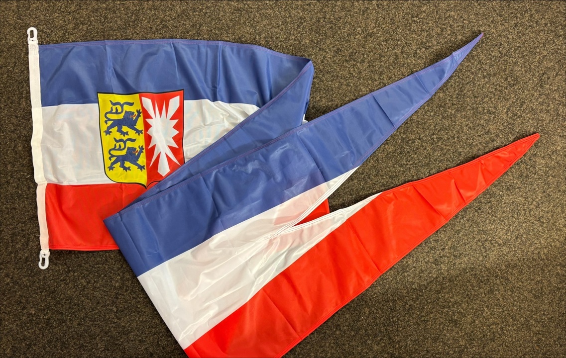 Schleswig-Holstein mit Wappen 280 x 60 cm - mit Schwalbenschwanz