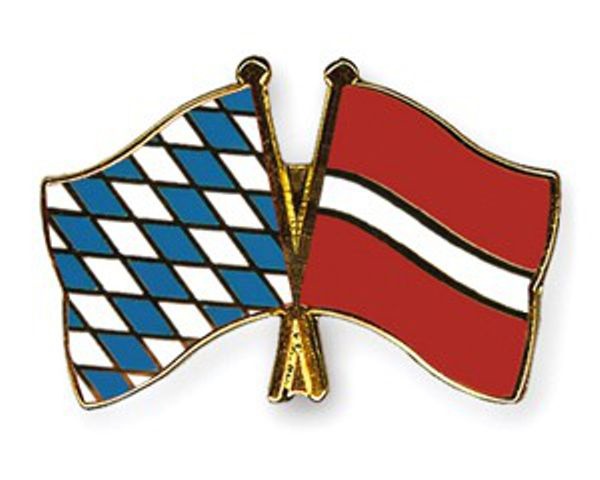 Bayern - Lettland Anstecknadel - Restposten